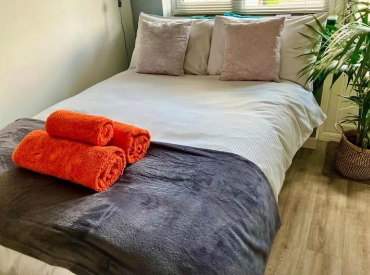 Elkstone Studio Private Hottub Pet Friendly Malvern Екстериор снимка